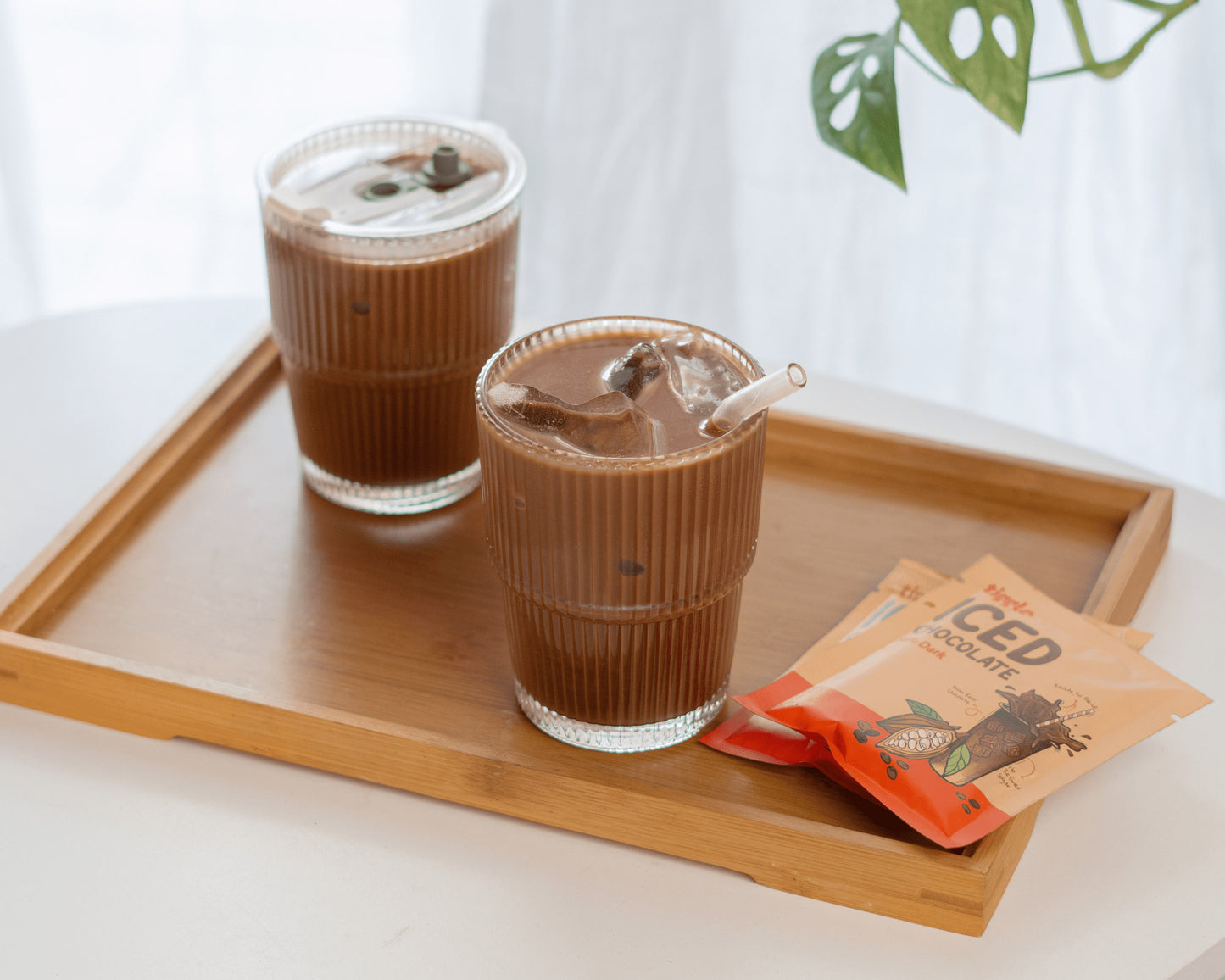 Ribbed Glass Tumbler with Lid & Straw